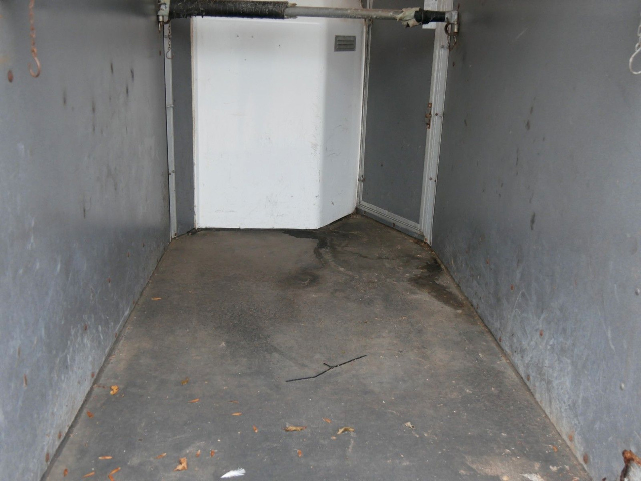 Blomert 1,5 Pferde mit Sattelkammer - Gyvulių pervežimo priekaba: foto 4 Blomert 1,5 Pferde mit Sattelkammer - Gyvulių pervežimo priekaba: foto 4