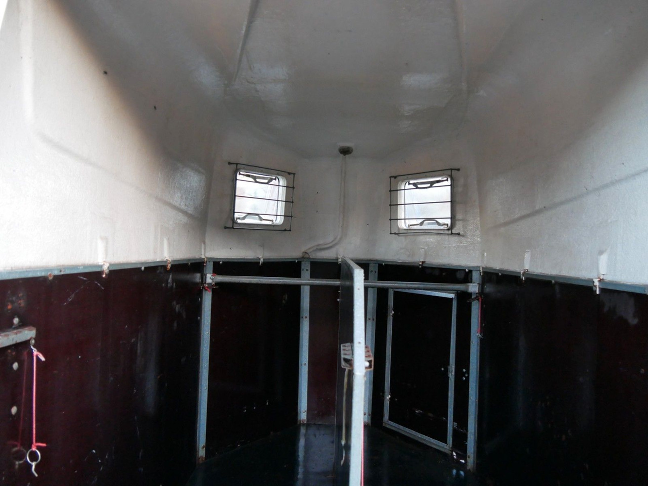 Holz Poly 2 Pferde - Gyvulių pervežimo priekaba: foto 4 Holz Poly 2 Pferde - Gyvulių pervežimo priekaba: foto 4