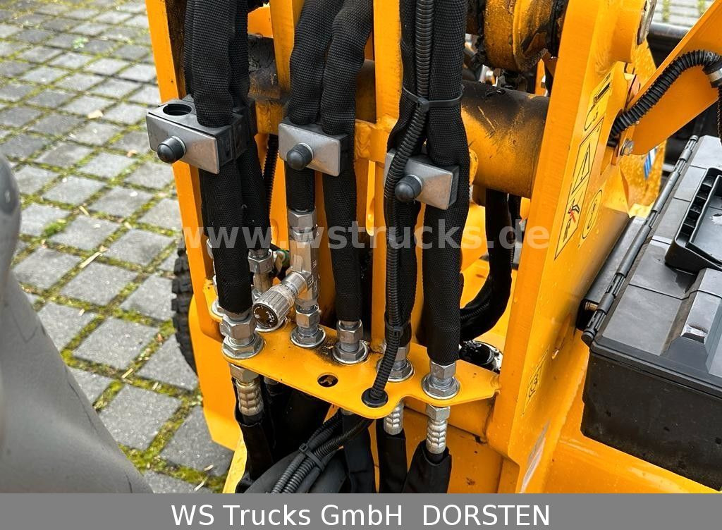 Schäffer 2428 SLT Fahrerschutzkabine , Gabel , Schaufel - Ratinis krautuvas: foto 3 Schäffer 2428 SLT Fahrerschutzkabine , Gabel , Schaufel - Ratinis krautuvas: foto 3