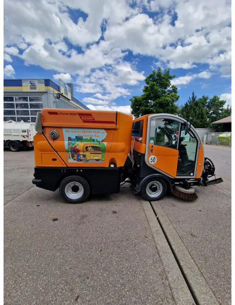 Bucher Kehrmaschine BUCHER-GUYER Kehrmaschine EG 4.500 kg Diesel Topzustand - Grindų šlavimo mašina: foto 2 Bucher Kehrmaschine BUCHER-GUYER Kehrmaschine EG 4.500 kg Diesel Topzustand - Grindų šlavimo mašina: foto 2