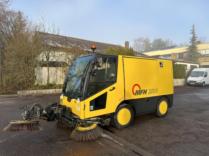 Diversen MFH 2500 Kehrmaschine Klima 3 Besen AEBI MATEC MFH 2500 Kehrmaschine Klima 3 Besen - Grindų šlavimo mašina: foto 4 Diversen MFH 2500 Kehrmaschine Klima 3 Besen AEBI MATEC MFH 2500 Kehrmaschine Klima 3 Besen - Grindų šlavimo mašina: foto 4