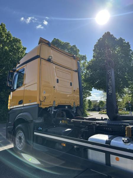 Mercedes Actros 6x2 2546 2646 Lenk/Lift MEILLER 2170 Intarder - Hook-lift sunkvežimis: foto 4 Mercedes Actros 6x2 2546 2646 Lenk/Lift MEILLER 2170 Intarder - Hook-lift sunkvežimis: foto 4