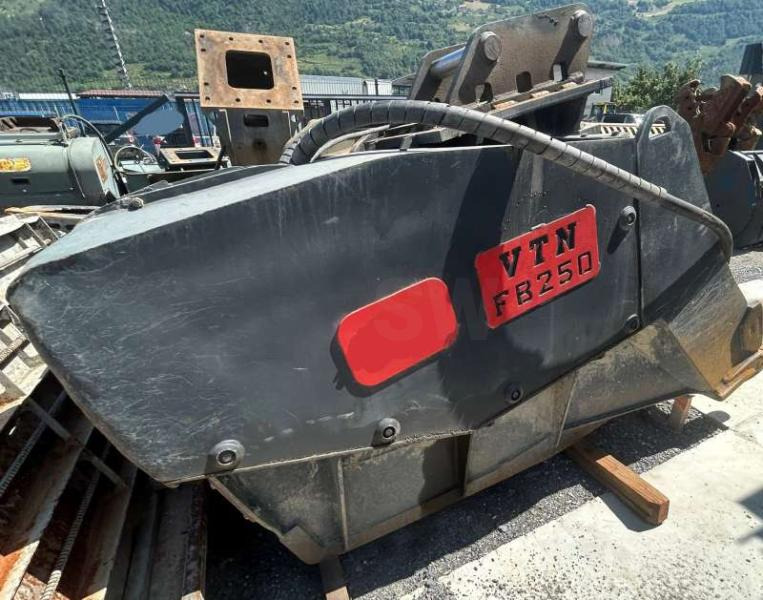 VTN Godet Concasseur VTN FB 250 - Kaušas - Statybinė technika: foto 3 VTN Godet Concasseur VTN FB 250 - Kaušas - Statybinė technika: foto 3