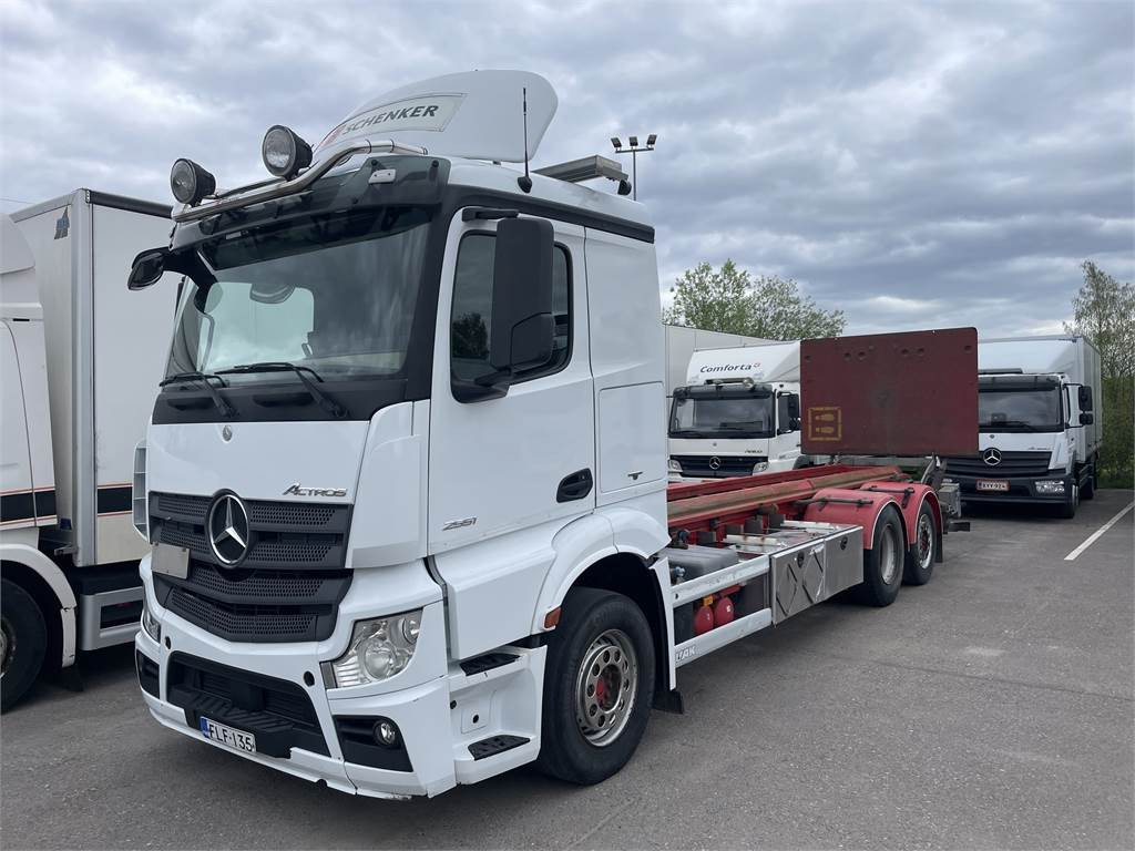 Mercedes-Benz Actros L 2551 L/6x2ENA - Važiuoklės sunkvežimis: foto 1 Mercedes-Benz Actros L 2551 L/6x2ENA - Važiuoklės sunkvežimis: foto 1