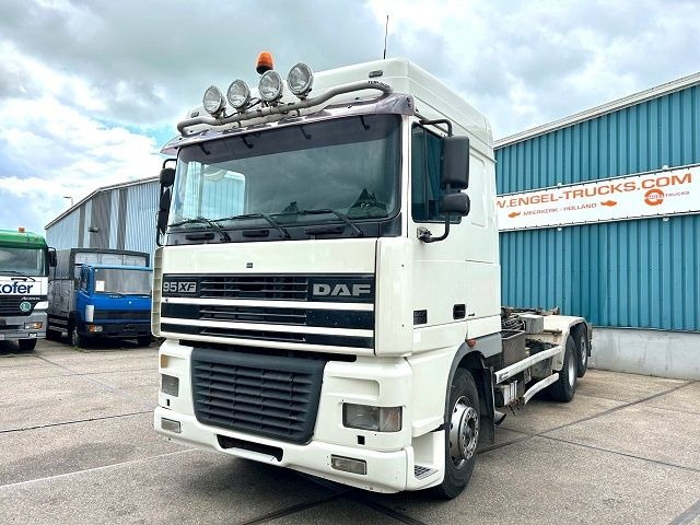 DAF 95.480 XF SPACECAB 6x2 WITH HOOK-ARM SYSTEM (EURO 3 / ZF16 MANUAL GEARBOX / ZF-INTARDER / STEEL-/AIR SUSPENSION / AIRCONDITIONIN - Hook-lift sunkvežimis: foto 1 DAF 95.480 XF SPACECAB 6x2 WITH HOOK-ARM SYSTEM (EURO 3 / ZF16 MANUAL GEARBOX / ZF-INTARDER / STEEL-/AIR SUSPENSION / AIRCONDITIONIN - Hook-lift sunkvežimis: foto 1