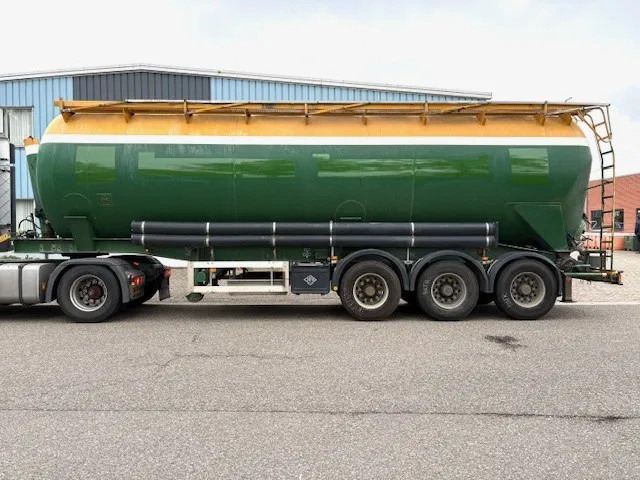 Feldbinder KIP48 3 3-AXLE 48M3 KIPPING SILO TRAILER (SAF AXLES / DRUM BRAKES / 4 COMPARTMENTS) - Puspriekabė cisterna: foto 5 Feldbinder KIP48 3 3-AXLE 48M3 KIPPING SILO TRAILER (SAF AXLES / DRUM BRAKES / 4 COMPARTMENTS) - Puspriekabė cisterna: foto 5