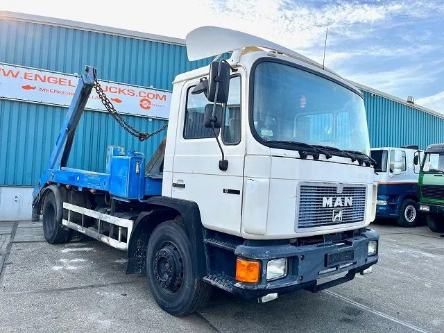MAN F 18.232 (6 CILINDER) M90 WITH TELESCOPIC CONTAINER SYSTEM (8 GEARS MANUAL GEARBOX / EURO 1 (MECHANICAL PUMP AND INJECTORS)) - Nuožulnaus pakėlimo ant platformos sunkvežimis: foto 2 MAN F 18.232 (6 CILINDER) M90 WITH TELESCOPIC CONTAINER SYSTEM (8 GEARS MANUAL GEARBOX / EURO 1 (MECHANICAL PUMP AND INJECTORS)) - Nuožulnaus pakėlimo ant platformos sunkvežimis: foto 2