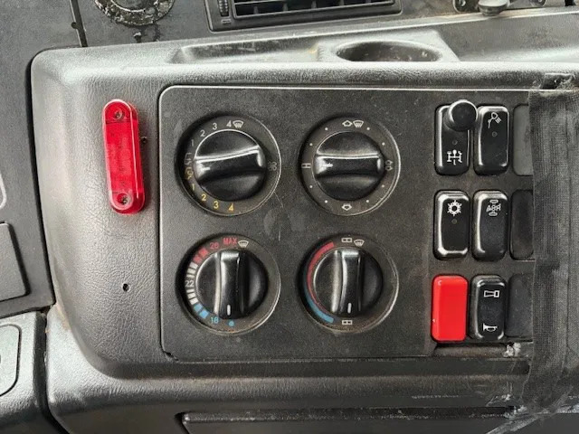 Mercedes-Benz Actros 2031 K WITH PALFINGER PK1101 CRANE (MANUAL GEARBOX / FULL STEEL SUSPENSION / REDUCTION AXLE / REMOTE CONTROL) lizingą Mercedes-Benz Actros 2031 K WITH PALFINGER PK1101 CRANE (MANUAL GEARBOX / FULL STEEL SUSPENSION / REDUCTION AXLE / REMOTE CONTROL): foto 15