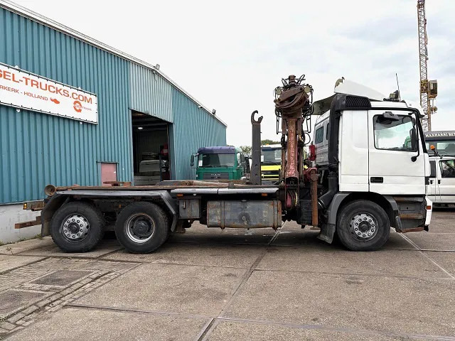 Mercedes-Benz Actros 2540 L 6x2 MP1 WITH V-CRANE & HOOK-ARM SYSTEM (EPS WITH CLUTCH (3 PEDALS) / REDUCTION AXLE / STEEL-/AIR SUSPENSION / P.T. - Hook-lift sunkvežimis, Sunkvežimis su kranu: foto 4 Mercedes-Benz Actros 2540 L 6x2 MP1 WITH V-CRANE & HOOK-ARM SYSTEM (EPS WITH CLUTCH (3 PEDALS) / REDUCTION AXLE / STEEL-/AIR SUSPENSION / P.T. - Hook-lift sunkvežimis, Sunkvežimis su kranu: foto 4