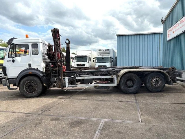 Mercedes-Benz SK 2527 6x2 HOOK-ARM SYSTEM WITH HMF CRANE (V6 ENGINE / ZF MANUAL GEARBOX / REDUCTION AXLE / STEEL SUSPENSION / P.T.O.) - Hook-lift sunkvežimis, Sunkvežimis su kranu: foto 5 Mercedes-Benz SK 2527 6x2 HOOK-ARM SYSTEM WITH HMF CRANE (V6 ENGINE / ZF MANUAL GEARBOX / REDUCTION AXLE / STEEL SUSPENSION / P.T.O.) - Hook-lift sunkvežimis, Sunkvežimis su kranu: foto 5