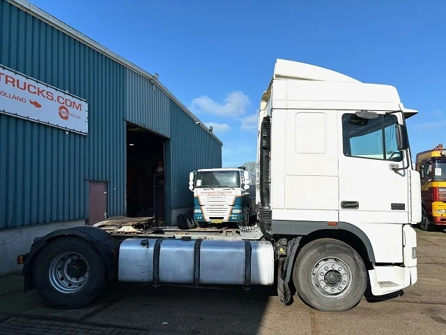 DAF 95.380 XF SPACECAB (EURO 2 / ZF16 MANUAL GEARBOX / D.E.B. ENGINE BRAKE / AIRCONDITIONING) - Vilkikas: foto 4 DAF 95.380 XF SPACECAB (EURO 2 / ZF16 MANUAL GEARBOX / D.E.B. ENGINE BRAKE / AIRCONDITIONING) - Vilkikas: foto 4
