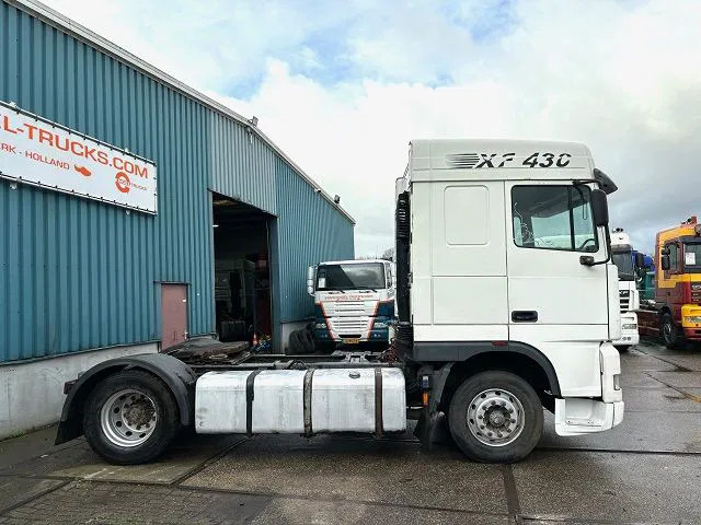 DAF 95.430 XF SPACECAB (EURO 3 / ZF16 MANUAL GEARBOX / ZF-INTARDER / AIRCONDITIONING) - Vilkikas: foto 4 DAF 95.430 XF SPACECAB (EURO 3 / ZF16 MANUAL GEARBOX / ZF-INTARDER / AIRCONDITIONING) - Vilkikas: foto 4