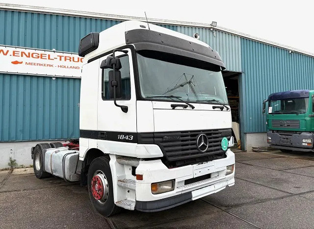 Mercedes-Benz Actros 1843 LS (MP1) (EPS WITH CLUTCH (3 PEDALS) / AIRCONDITIONING / SUNVISOR / ETC.) - Vilkikas: foto 2 Mercedes-Benz Actros 1843 LS (MP1) (EPS WITH CLUTCH (3 PEDALS) / AIRCONDITIONING / SUNVISOR / ETC.) - Vilkikas: foto 2