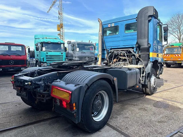 Mercedes-Benz Actros 2040 AS 4x4 FULL STEEL SUSPENSION (ZF16 MANUAL GEARBOX / FULL STEEL SUSPENSION / REDUCTION AXLES / AIRCONDITIONING) - Vilkikas: foto 3 Mercedes-Benz Actros 2040 AS 4x4 FULL STEEL SUSPENSION (ZF16 MANUAL GEARBOX / FULL STEEL SUSPENSION / REDUCTION AXLES / AIRCONDITIONING) - Vilkikas: foto 3