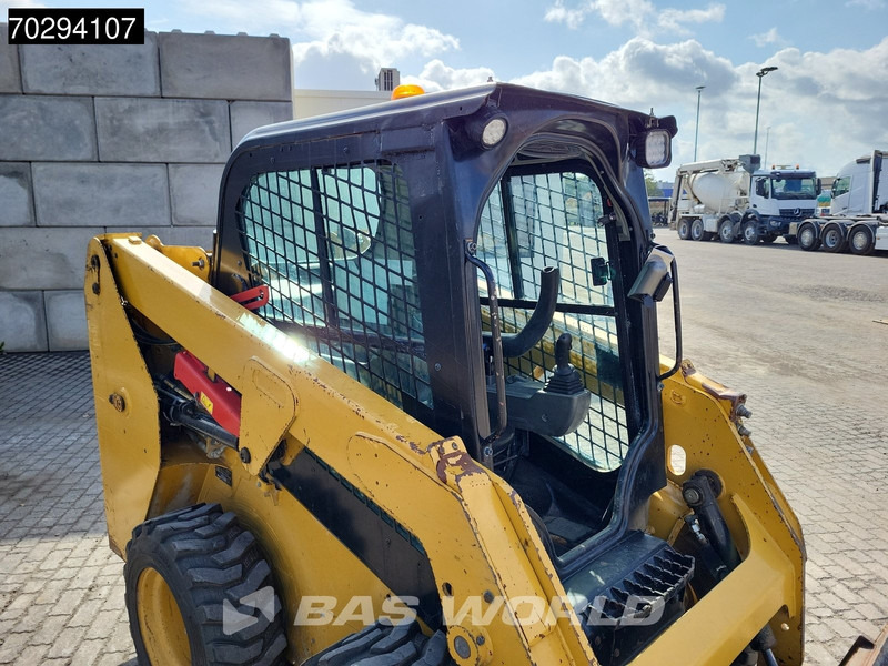 Mini krautuvas Caterpillar 226 D3 BUCKET + FORKS: foto 9