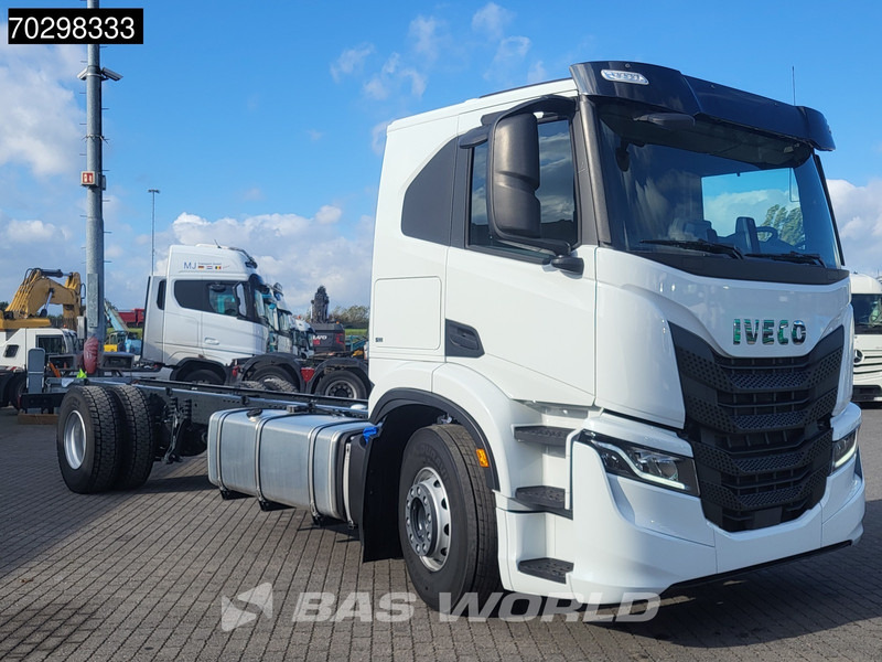 Iveco S-Way 340 4X2 NEW! Chassis Automatic Navi LED Euro 6 - Važiuoklės sunkvežimis: foto 3 Iveco S-Way 340 4X2 NEW! Chassis Automatic Navi LED Euro 6 - Važiuoklės sunkvežimis: foto 3