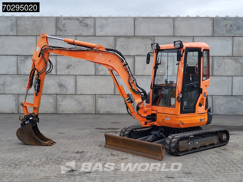 Kubota U35 -3a3 - Mini ekskavatorius: foto 2 Kubota U35 -3a3 - Mini ekskavatorius: foto 2