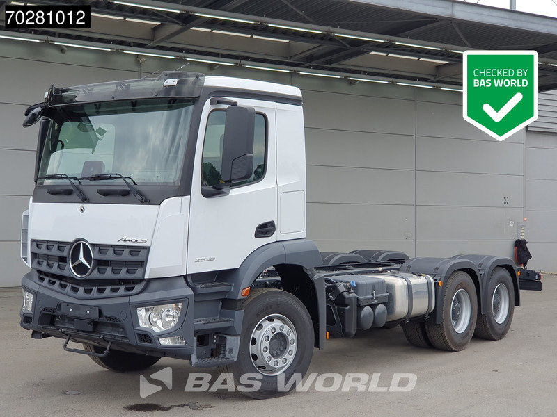 Mercedes-Benz Arocs 2636 6X4 NEW chassis Flange PTO Big-Axle Steelsuspension Euro 6 - Važiuoklės sunkvežimis: foto 1 Mercedes-Benz Arocs 2636 6X4 NEW chassis Flange PTO Big-Axle Steelsuspension Euro 6 - Važiuoklės sunkvežimis: foto 1