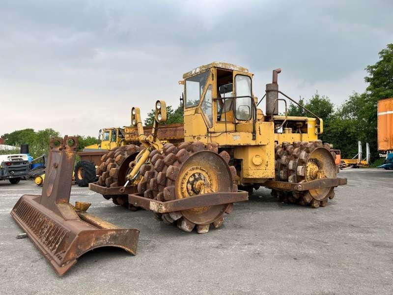 Caterpillar 825 + porte engins - Kompaktorius: foto 1 Caterpillar 825 + porte engins - Kompaktorius: foto 1