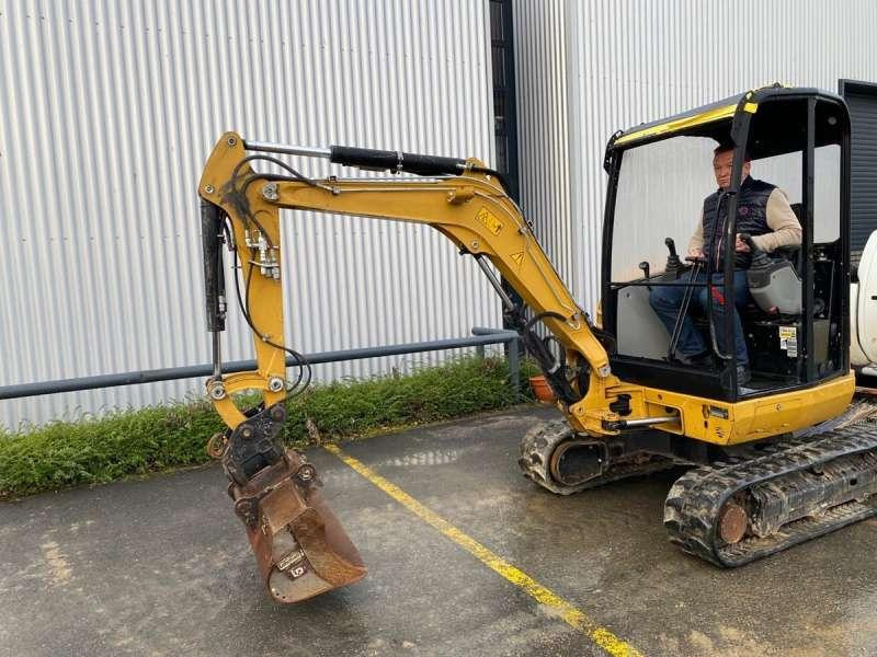Caterpillar CANOPY 302.7DCR MACHINE SUISSE - Mini ekskavatorius: foto 4 Caterpillar CANOPY 302.7DCR MACHINE SUISSE - Mini ekskavatorius: foto 4