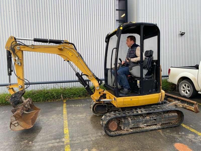 Caterpillar CANOPY 302.7DCR MACHINE SUISSE - Mini ekskavatorius: foto 2 Caterpillar CANOPY 302.7DCR MACHINE SUISSE - Mini ekskavatorius: foto 2