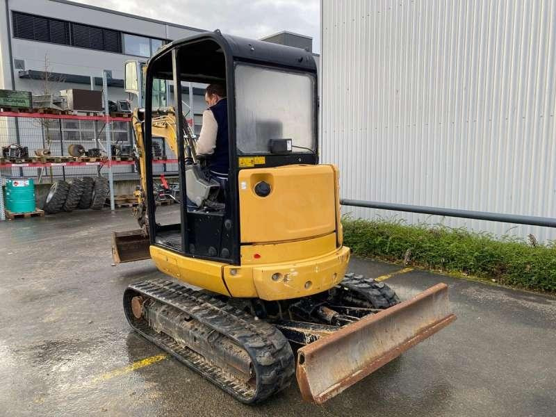 Caterpillar CANOPY 302.7DCR MACHINE SUISSE - Mini ekskavatorius: foto 3 Caterpillar CANOPY 302.7DCR MACHINE SUISSE - Mini ekskavatorius: foto 3