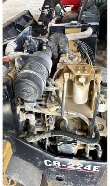 Caterpillar CB-224E - Asfalto volus: foto 5 Caterpillar CB-224E - Asfalto volus: foto 5