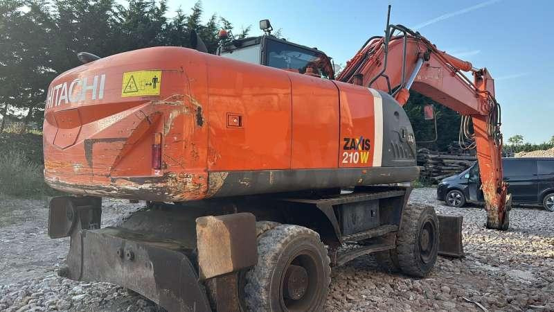 Hitachi ZX210W-3 - Ratinis ekskavatorius: foto 3 Hitachi ZX210W-3 - Ratinis ekskavatorius: foto 3