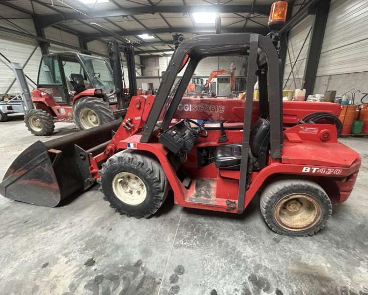 Manitou Buggiscopic BT420 - Teleskopinis krautuvas: foto 2 Manitou Buggiscopic BT420 - Teleskopinis krautuvas: foto 2