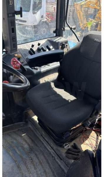 New Holland TM175 - Traktorius: foto 4 New Holland TM175 - Traktorius: foto 4