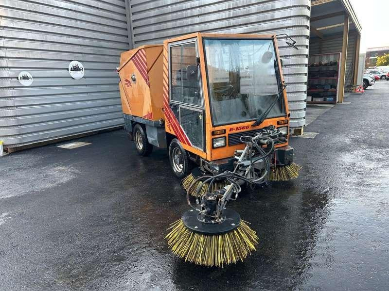 Rolba Balayeuse K1500 CITY CAT - Gatvių šlavimo mašina: foto 5 Rolba Balayeuse K1500 CITY CAT - Gatvių šlavimo mašina: foto 5