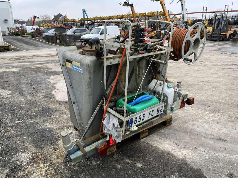 Tecnoma Matériel Agricole CUVE DE TRAITEMENT PHYTO - Pakabinamas purkštuvas: foto 4 Tecnoma Matériel Agricole CUVE DE TRAITEMENT PHYTO - Pakabinamas purkštuvas: foto 4