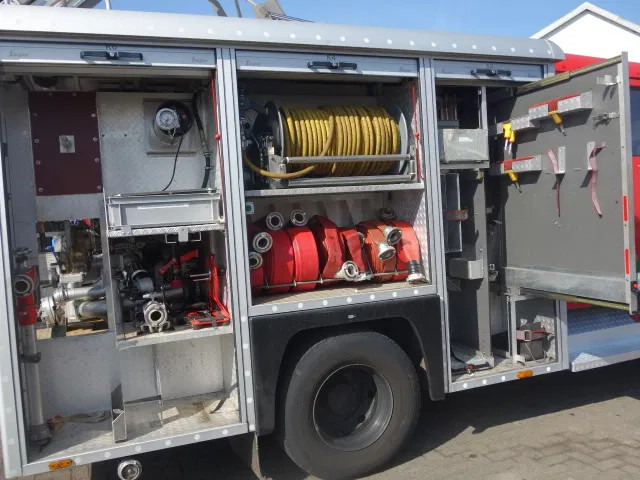 MAN 15 224-with winch 2500liter tank manual gearbox ,ziegler pomp - Gaisrinė mašina: foto 3 MAN 15 224-with winch 2500liter tank manual gearbox ,ziegler pomp - Gaisrinė mašina: foto 3