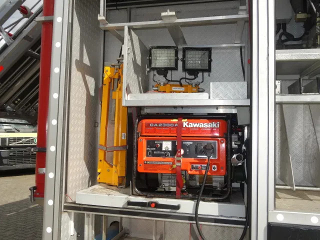 Mercedes-Benz Actros 1831 4X4 ZIEGLER BOMBEROS POMP,2500 L TANK - Gaisrinė mašina: foto 5 Mercedes-Benz Actros 1831 4X4 ZIEGLER BOMBEROS POMP,2500 L TANK - Gaisrinė mašina: foto 5