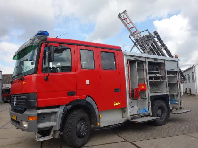 Mercedes-Benz Actros 1831 4X4 ZIEGLER BOMBEROS POMP,2500 L TANK - Gaisrinė mašina: foto 1 Mercedes-Benz Actros 1831 4X4 ZIEGLER BOMBEROS POMP,2500 L TANK - Gaisrinė mašina: foto 1