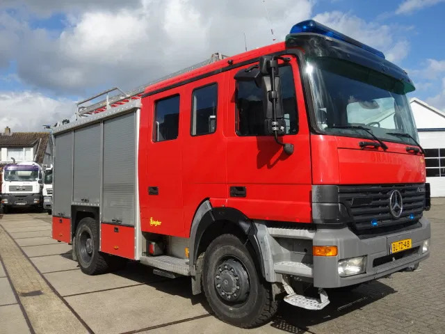 Mercedes-Benz Actros 1831 4X4 ZIEGLER BOMBEROS POMP,2500 L TANK - Gaisrinė mašina: foto 2 Mercedes-Benz Actros 1831 4X4 ZIEGLER BOMBEROS POMP,2500 L TANK - Gaisrinė mašina: foto 2