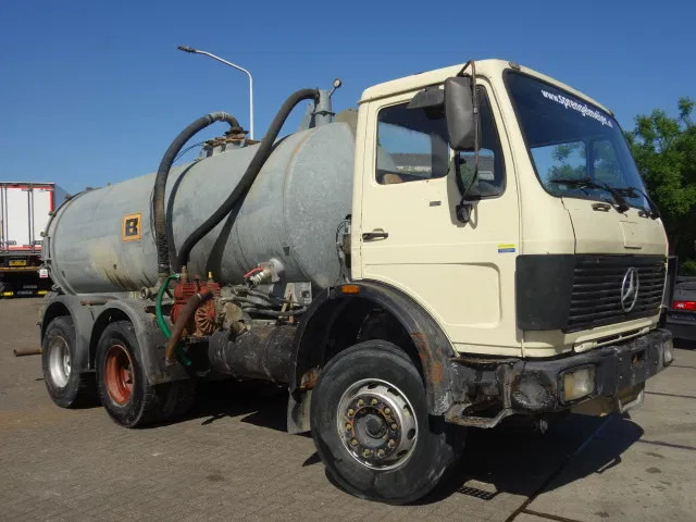 Mercedes-Benz MB 2222 6X4 WATERTANKER WITH PUMP - Autocisterna: foto 1 Mercedes-Benz MB 2222 6X4 WATERTANKER WITH PUMP - Autocisterna: foto 1