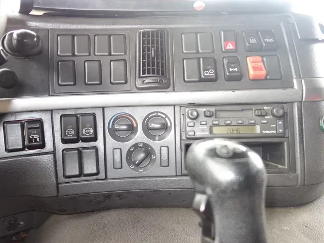 Volvo FM 12 18500liter tank,AIRCO,MANUAL GEARBOX - Autocisterna: foto 4 Volvo FM 12 18500liter tank,AIRCO,MANUAL GEARBOX - Autocisterna: foto 4
