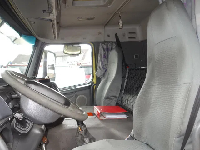 Volvo FM 12 18500liter tank,AIRCO,MANUAL GEARBOX - Autocisterna: foto 5 Volvo FM 12 18500liter tank,AIRCO,MANUAL GEARBOX - Autocisterna: foto 5