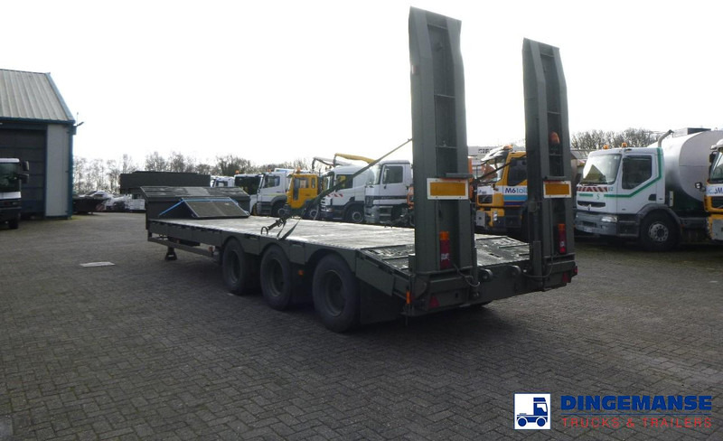Broshuis 3-axle semi-lowbed trailer E-2130 / 73 t + ramps - Žemo profilio platforma puspriekabė: foto 4 Broshuis 3-axle semi-lowbed trailer E-2130 / 73 t + ramps - Žemo profilio platforma puspriekabė: foto 4