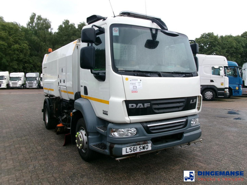 DAF LF 55.220 4x2 Scarab sweeper - Gatvių šlavimo mašina: foto 2 DAF LF 55.220 4x2 Scarab sweeper - Gatvių šlavimo mašina: foto 2