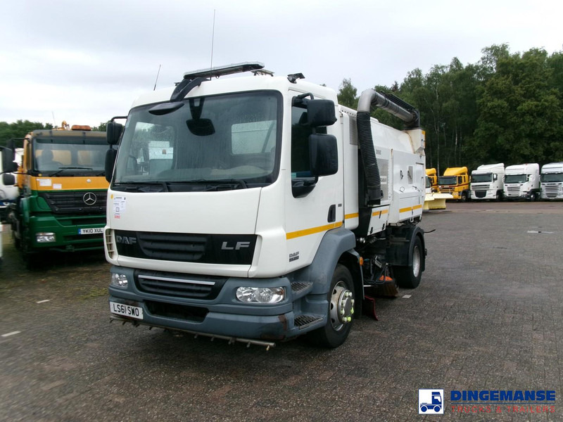 DAF LF 55.220 4x2 Scarab sweeper - Gatvių šlavimo mašina: foto 1 DAF LF 55.220 4x2 Scarab sweeper - Gatvių šlavimo mašina: foto 1