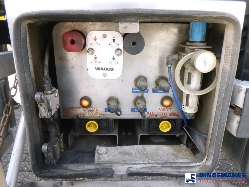 Cisterninė priekaba Kässbohrer Bitumen tank inox 33 m3 / 1 comp: foto 9