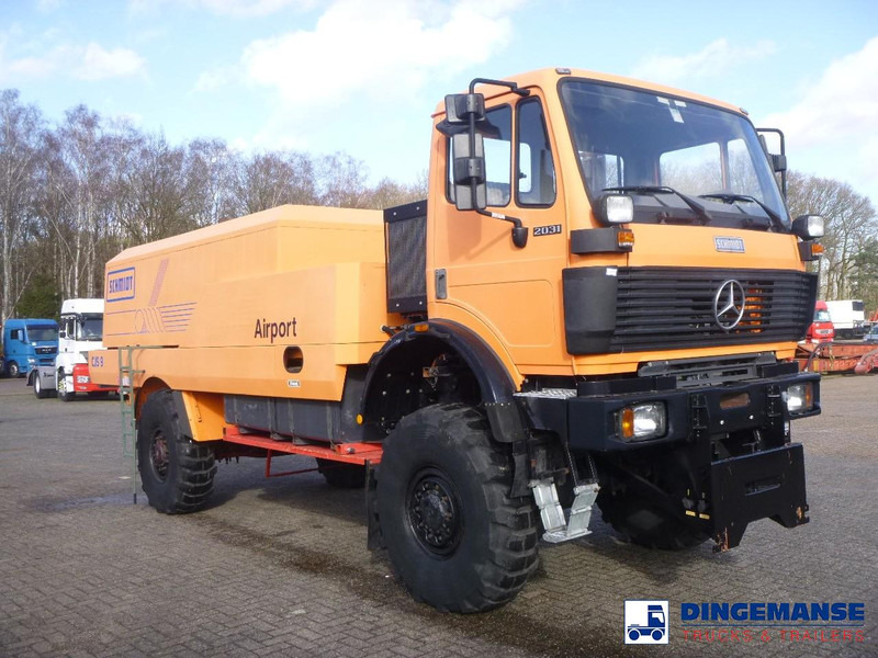 Mercedes-Benz SK 2031 4x4x4 Schmidt CJS9 airport sweeper snow plough - Sniego valymo mašina: foto 5 Mercedes-Benz SK 2031 4x4x4 Schmidt CJS9 airport sweeper snow plough - Sniego valymo mašina: foto 5