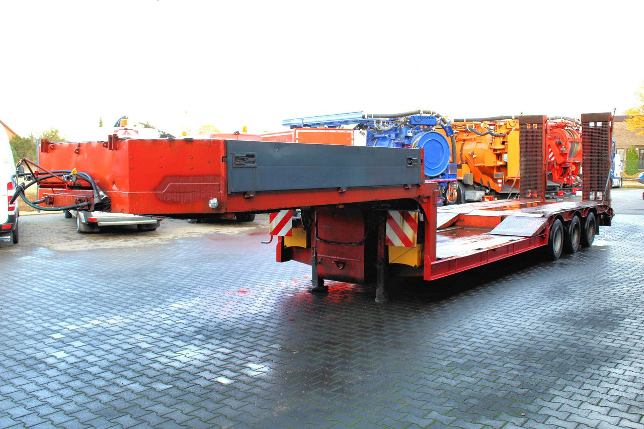 Langendorf 3-Achs SATBUE30-37 Tiefbett Tieflader+Rampen+TÜV - Žemo profilio platforma puspriekabė: foto 2 Langendorf 3-Achs SATBUE30-37 Tiefbett Tieflader+Rampen+TÜV - Žemo profilio platforma puspriekabė: foto 2