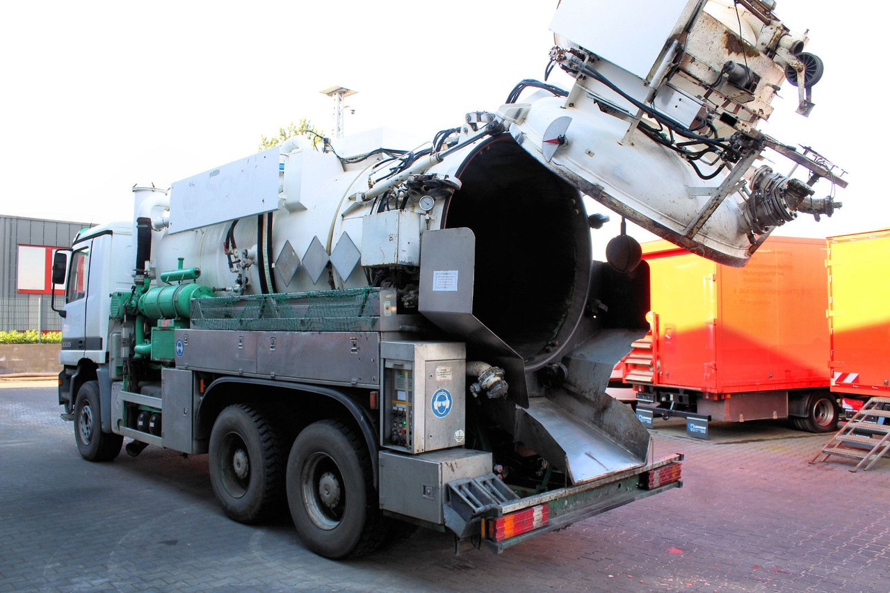 Mercedes-Benz Actros 3335 6x4 Kroll 13m³ HD-Kombi ADR/GGVS V2A - Asenizatorius: foto 2 Mercedes-Benz Actros 3335 6x4 Kroll 13m³ HD-Kombi ADR/GGVS V2A - Asenizatorius: foto 2