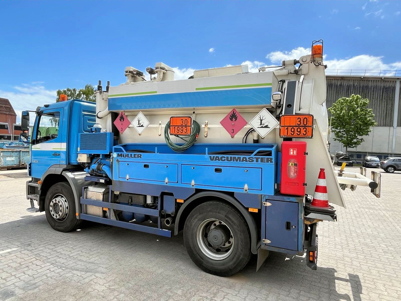 Mercedes-Benz Axor 1833 Müller 9,5m³ Saug u.Druck+HD-Spül +ADR - Asenizatorius: foto 2 Mercedes-Benz Axor 1833 Müller 9,5m³ Saug u.Druck+HD-Spül +ADR - Asenizatorius: foto 2