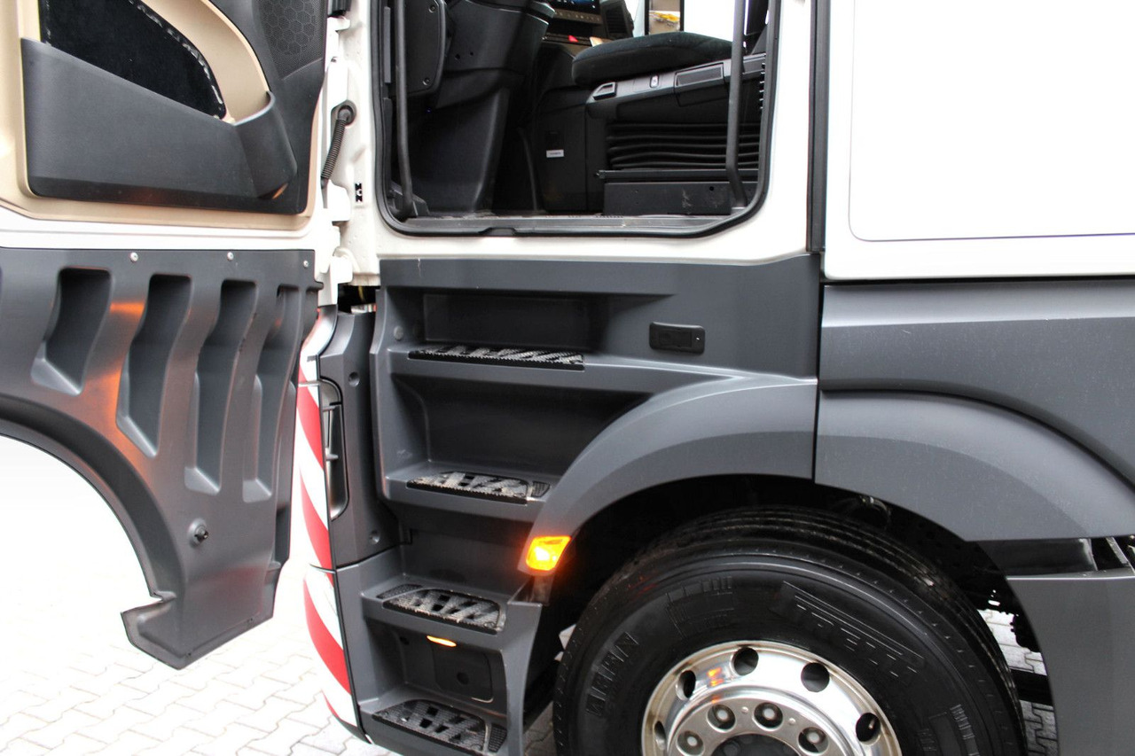 Mercedes-Benz Actros 2551 6x2 BigSpace 68 to Schwerlast + LIFT - Vilkikas: foto 5 Mercedes-Benz Actros 2551 6x2 BigSpace 68 to Schwerlast + LIFT - Vilkikas: foto 5