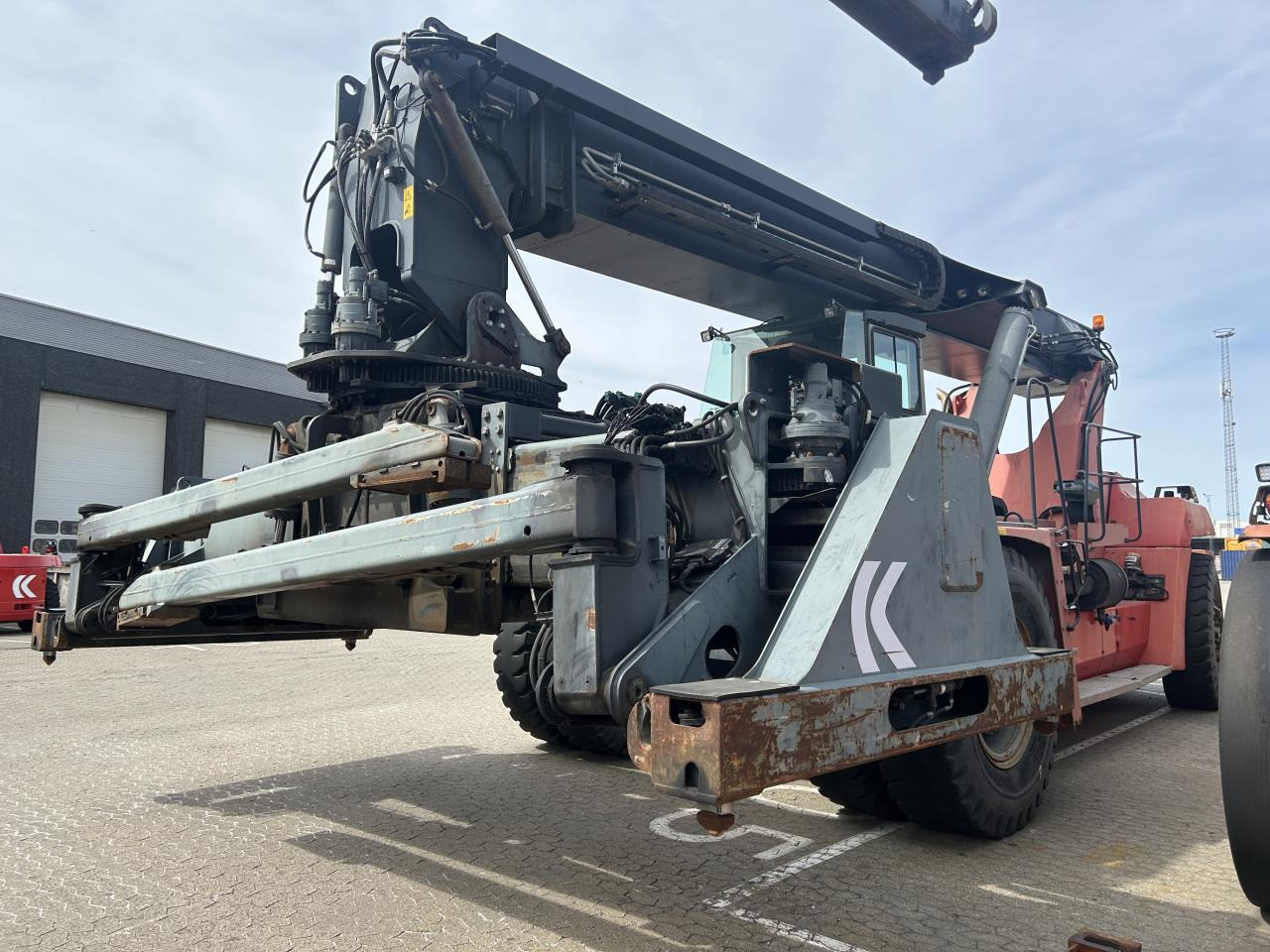 Kalmar DRF450-65C5X - Stelažų krautuvas: foto 1 Kalmar DRF450-65C5X - Stelažų krautuvas: foto 1