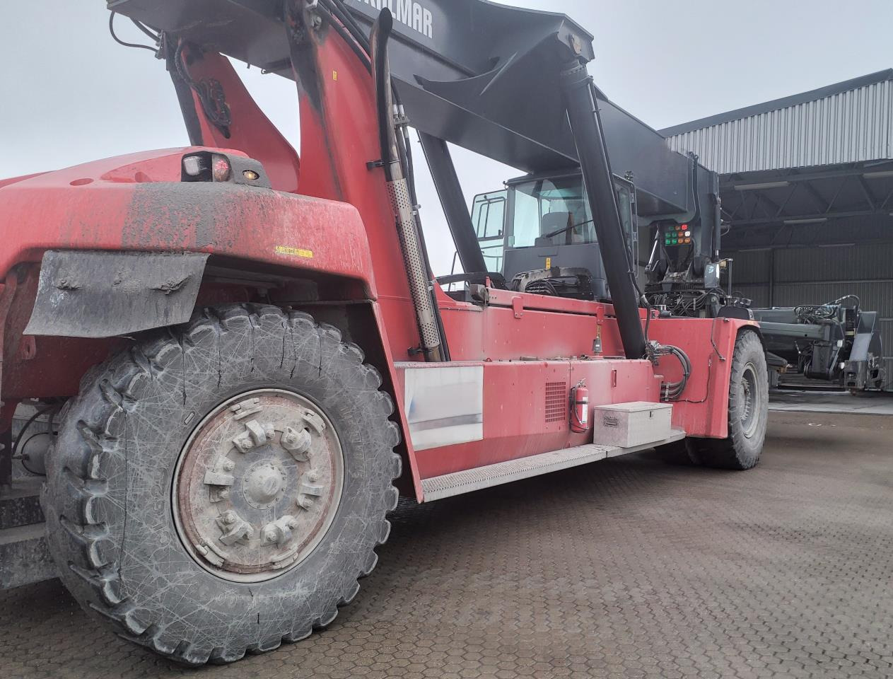 Kalmar DRG450-75C5XS - Stelažų krautuvas: foto 3 Kalmar DRG450-75C5XS - Stelažų krautuvas: foto 3